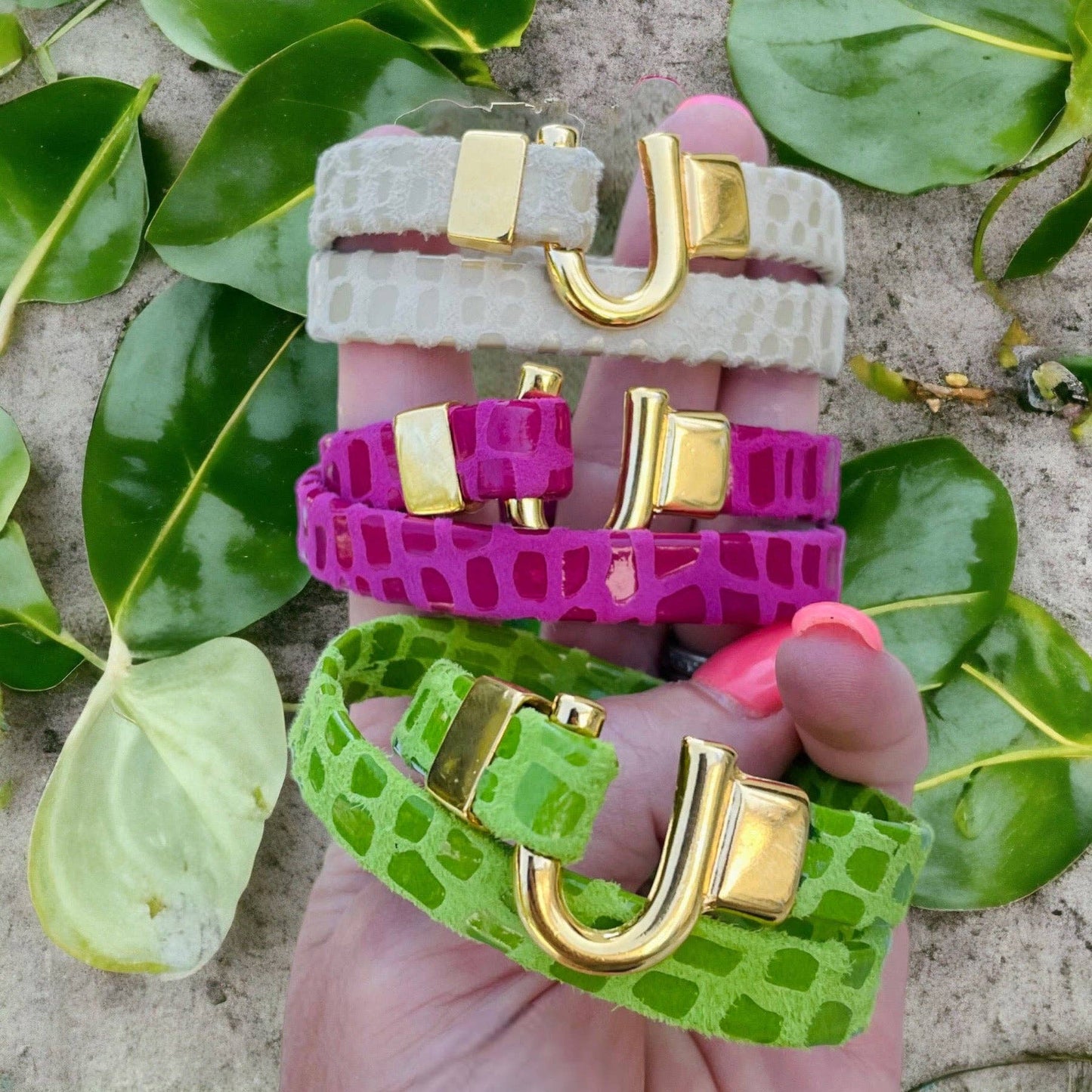 stylish equestrian wrap bracelets in pink, green and gray. With a elegant gold horse shoe shaped closure